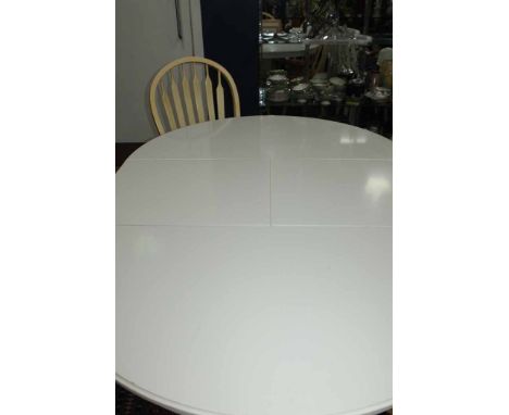 WHITE DINING ROOM TABLE
with five chairs 