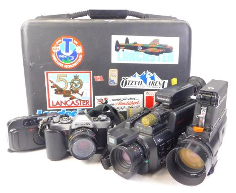 A quantity of cameras and cine cameras etc., to include Minolta