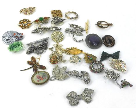 Various costume jewellery brooches, to include a Bakelite brooch, opal effect stone set sword brooch, bird brooches, floral s