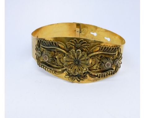 A Victorian 15ct yellow gold bracelet with filigree panel gross weight 17.5gms 