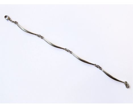 A heavy silver bracelet comprising four chain linked bow-fronted cigar-shaped segments (boxed)