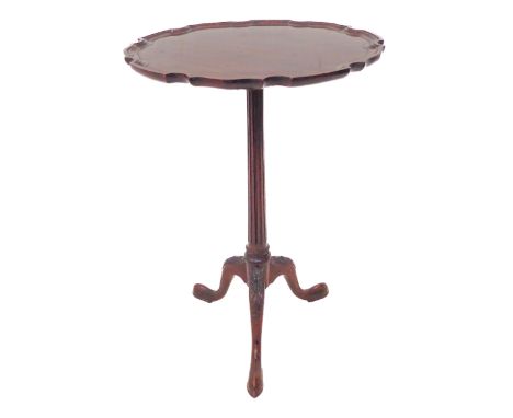 A good quality mahogany wine table in&nbsp;18th century style&nbsp;(probably early 20th century). The Chippendale-style piecr