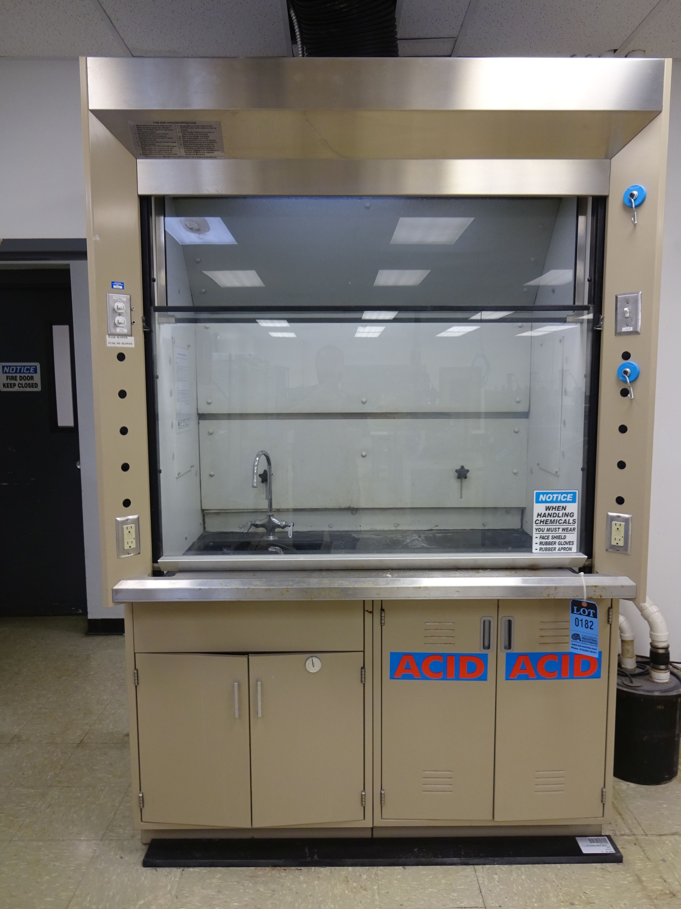JAMESTOWN FUME HOOD SYSTEM WITH SINK **RM 3**