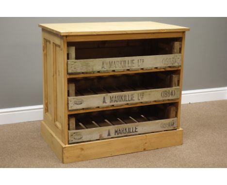 Panelled waxed pine bakers rack with three vintage trays, W84cm, H79cm, D52cm   Condition Report   Click here for further ima