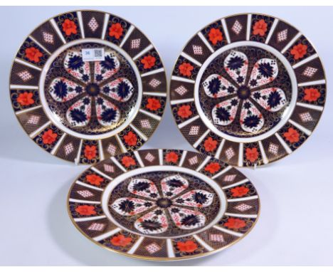 Set of three Royal Crown Derby Imari pattern no. 1128 dinner plates, D26.5cm  Condition Report All good condition, first qual