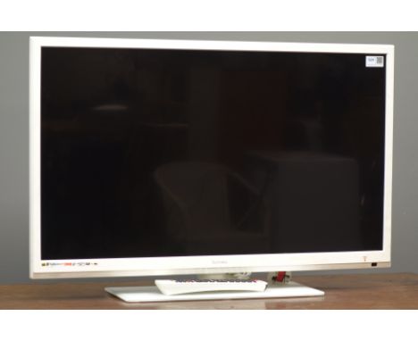 Technika 32E21W 32'' television with remote (This item is PAT tested - 5 day warranty from date of sale)   Condition Report  