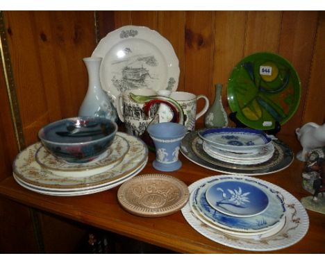 VARIOUS CERAMICS AND GLASS, to include Poole, Dart Pottery, Royal Copenhagen, Spode etc