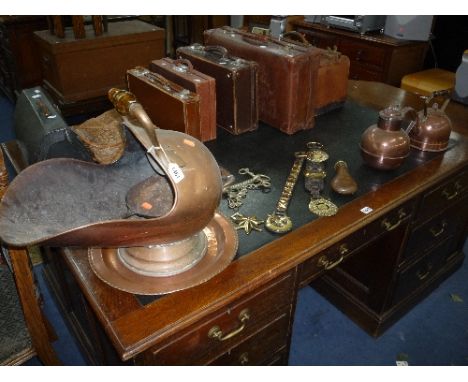 A QUANTITY OF BRASS AND COPPER, etc, including horse brasses and a powder flask (11)