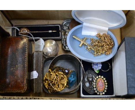 A SMALL BOX OF MISCELLANEOUS JEWELLERY, to contain two fancy boxed stick pins, two long chains, one with 9ct gold hallmarks a