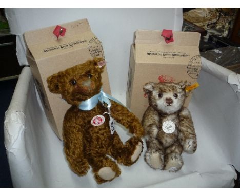 A BOXED STEIFF BROWN BEAR, height approximately 30cm, Limited Edition 1692/2004, and a boxed Steiff Classic 1926 replica brow