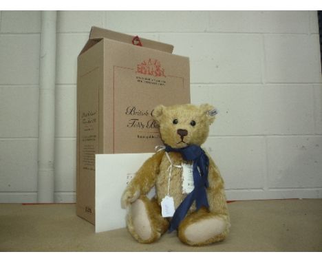 A BOXED STEIFF BRITISH  COLLECTORS BEAR 2002, 35cm honey golden bear, Limited Edition 2385/4000 (certificate)