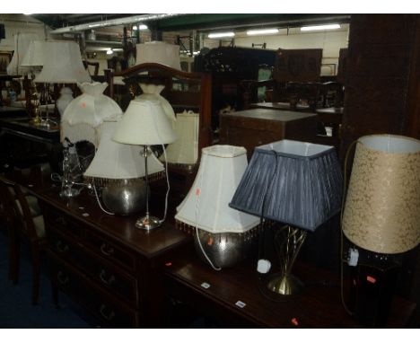 A QUANTITY OF ASSORTED TABLE LAMPS, with shades (one lamp missing shade) (10)