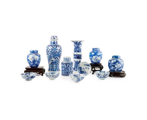 GROUP OF ELEVEN BLUE AND WHITE WARES 19TH-20TH CENTURY  十九至二十世紀 康熙、豐泰利記款 各色青花瓷器（共十一件） comprising: a lidded vase, a 'gu' vase,