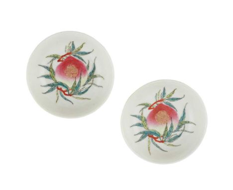 PAIR OF FAMILLE ROSE 'PEACH' SAUCERS QING DYNASTY, GUANGXU MARK AND OF THE PERIOD  清光緒款及年代 粉彩壽桃紋碟一對 each painted on the inter