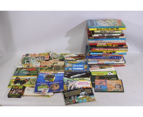 Annuals - Tea Cards - 28 x vintage annuals and a large collection of various tea cards albums - Annuals include Smurfs, Dandy