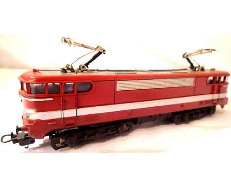 Lima H.O. scale, BO BO electric locomotive, SNCF, Red/Silver, BB921-, Capitole, in good condition, missing three buffers, unb