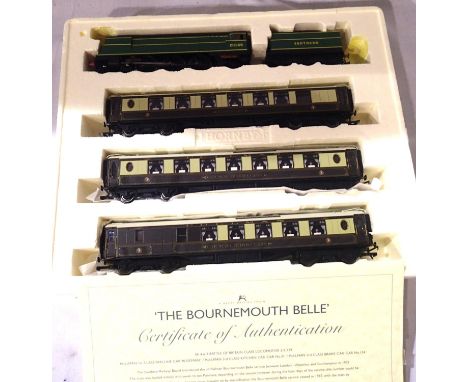 Hornby R2661M Bournemouth Belle train pack, Battle Of Britain Class loco 21c159 Southern Green, three Pullman coaches with li