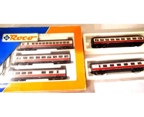 Roco H.O. scale 43016 Max Lieberman D.B. coaches, two extra unboxed coaches, five coupling bars, in very good to excellent co