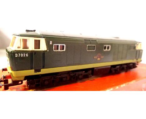 Hornby R758 Hymek Diesel, D7026, Green, Late Crest, in very good condition, painted roof, box fair, no paperwork. P&amp;P Gro