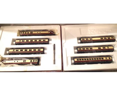 Roco H.O. scale, 43011, four car T.E.E., BR VT 601, Maroon Red set and 43013, three extra coaches to make seven car (one powe