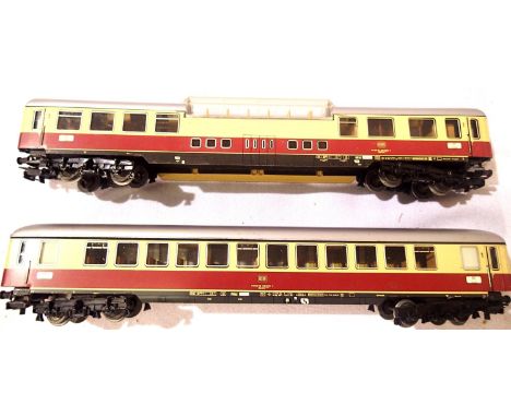 Two Marklin DB, Red/Cream coaches including observation coach, in good condition, H.O. scale, unboxed. P&amp;P Group 1 (£14+V