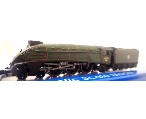 N Gauge Dapol Mallard, 60022, Green, Early Crest, in excellent condition, box with slight wear. P&amp;P Group 1 (£14+VAT for 