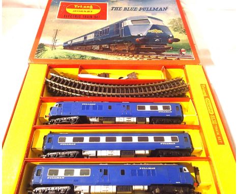 Triang RS52, Blue Pullman train set, in very good to excellent condition, slight marks/rubs on body sides, box with wear mark