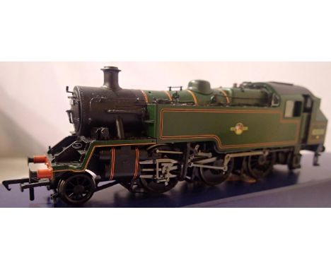 Bachmann 31-976A, standard 3MT Tank, 82030, Green, Late Crest, in excellent condition, box fair. P&amp;P Group 1 (£14+VAT for