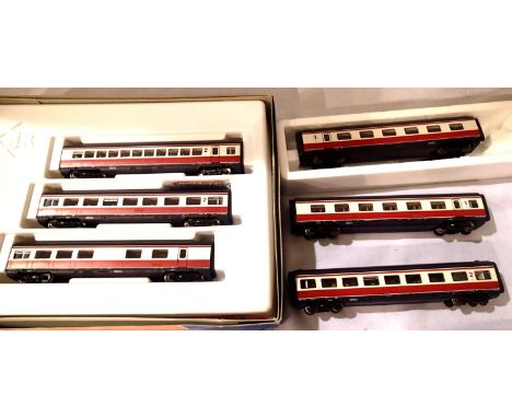 Roco H.O. scale 43016 Max Liebermann set of three boxed D.B. coaches, three extra coaches unboxed, in very good to excellent 