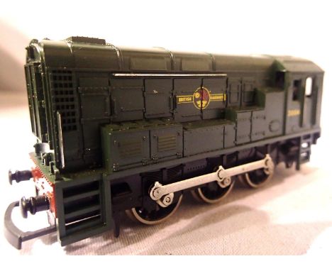 Lima 0.6.0. Diesel, 3004, Green, Late Crest, missing front coupling, in very good condition, unboxed. P&amp;P Group 1 (£14+VA