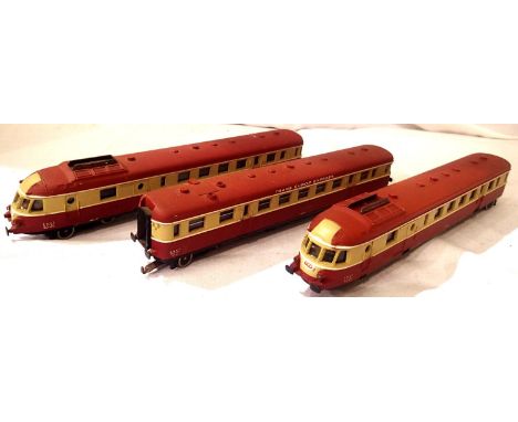 Lima H.O. scale three car, Trans Europe Express, SNCF, Red/Cream, (one power car), in good condition (two wheels replaced), s