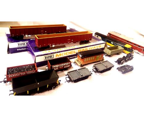 Selection of OO scale wagons including two Dapol MBA wagons, boxed, Bachmann Collectors Club Thomas Hunter wagon etc. P&amp;P