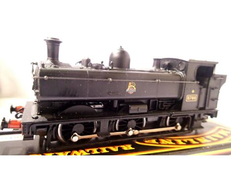 Mainline Pannier Tank, Black, Early Crest, 5768, in very good to excellent condition, missing one buffer, box with wear. P&am