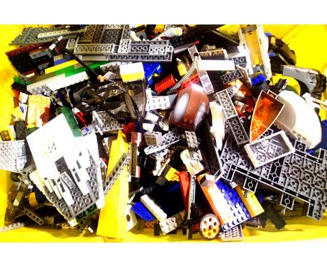 Box of assorted Lego bricks and parts, approximately 8kg. P&amp;P Group 2 (£18+VAT for the first lot and £3+VAT for subsequen