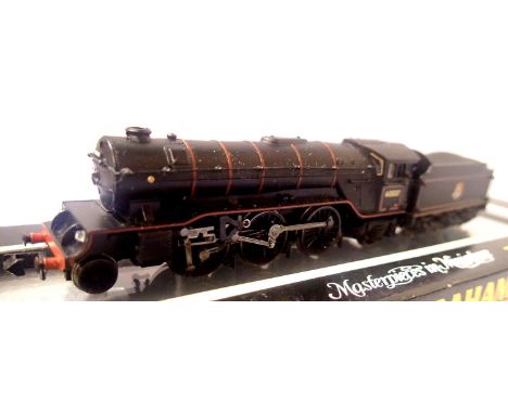 N Gauge Farish 372-601, Class V2, BR Black, 60807, Early Crest, fitted front lamps and glue mark to back of tender, in very g