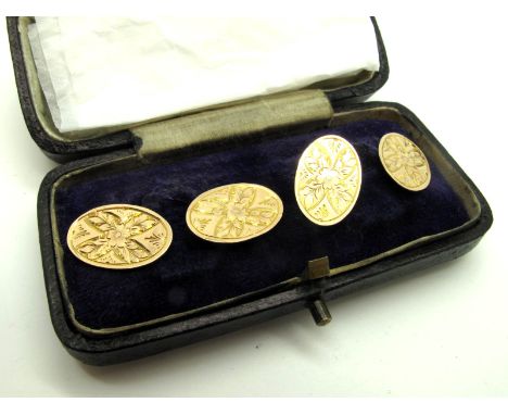 A Pair of Decorative 9ct Gold Gent's Cufflinks, Birmingham 1929, the oval panels foliate engraved, on chain connections, in a