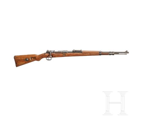   Karabiner 98 k, Code "243 - 1939"  Kal. 8x57 IS, Nr. 6911t, nicht nummerngleich, aus Teilen zusammengesetzt. Blanker Lauf. 