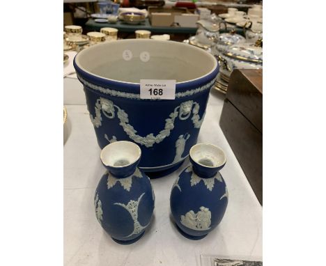 A TRIO OF WEDGEWOOD BLUE AND WHITE JASPERWARE 