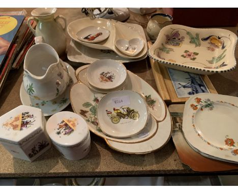 AN ASSORTMENT OF CERAMIC WARE TO INCLUDE A ROYAL DOULTON GRAVY BOAT ETC 
