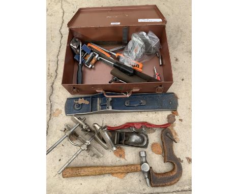 A METAL TOOL CASE TO INCLUDE TWO RECORD PLANES, A WODEN DOWLING JIG, HAMMER ETC. 