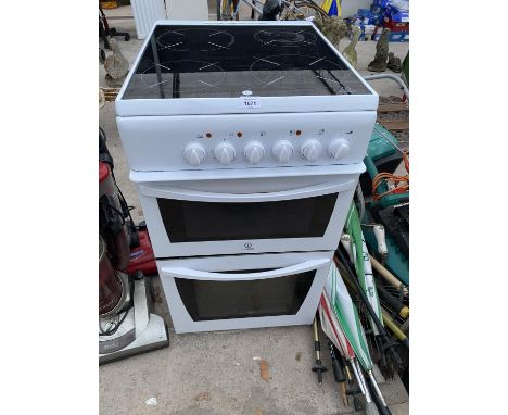 AN INDESIT ELECTRIC COOKER WITH CERAMIC HOB - BELIEVED WORKING BUT NO WARRANTY 