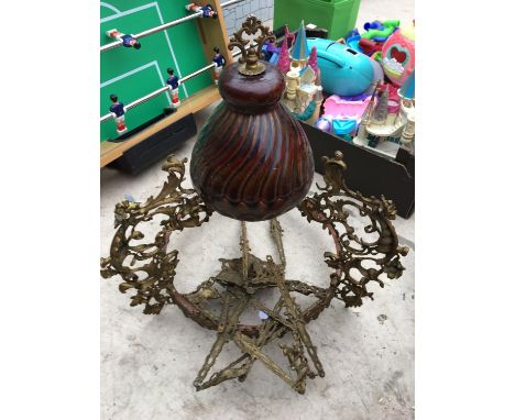 A VINTAGE CEILING LIGHT WITH ORNATE BRASS DETAILING AND CERAMIC CENTRE PIECE 