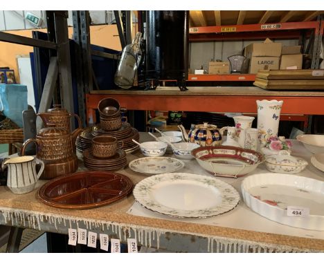 AN ASSORTMENT OF CERAMIC WARE TO INCLUDE A WEDGEWOOD PART COFFEE SET, AYNSLEY, ROYAL ALBERT ETC 