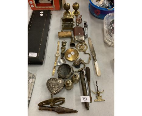 A SELECTION OF VARIOUS METAL AND BRASS WARE TO INCLUDE TRINKET BOXES 