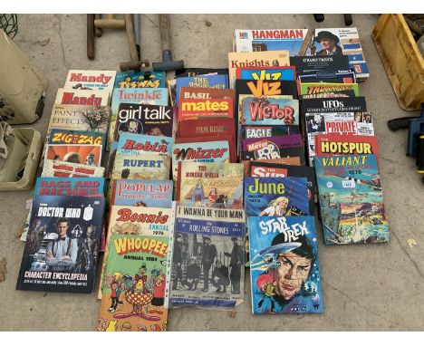 A LARGE QUANTITY OF VINTAGE BOOKS TO INCLUDE VICTOR, EAGLE, STAR TREK, MANDY, RUPERT, WHIZZER AND FURTHER HANGMAN BOARD GAME 