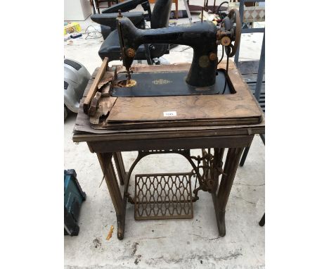 A VINTAGE SINGER SEWING MACHINE MODEL Y7546734 WITH SINGER BASE 