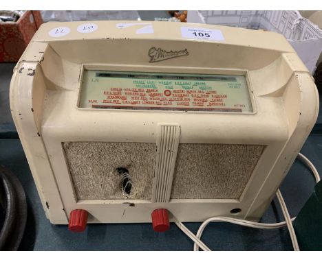 A VINTAGE BAKELITE WHITE AND RED HANDLED RADIO 