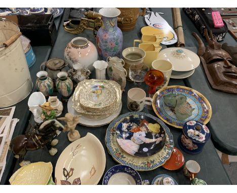 AN ASSORTMENT OF CERAMIC WARE TO INCLUDE A RETRO ROYAL DOULTON TUREEN 