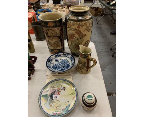 AN ASSORTMENT OF ORIENTAL CERAMIC WARE TO INCLUDE A VINTAGE SATSUMA VASE 