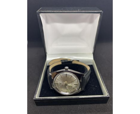 A VINTAGE BOXED SAIMEX 17 JEWEL WRIST WATCH IN WORKING ORDER 